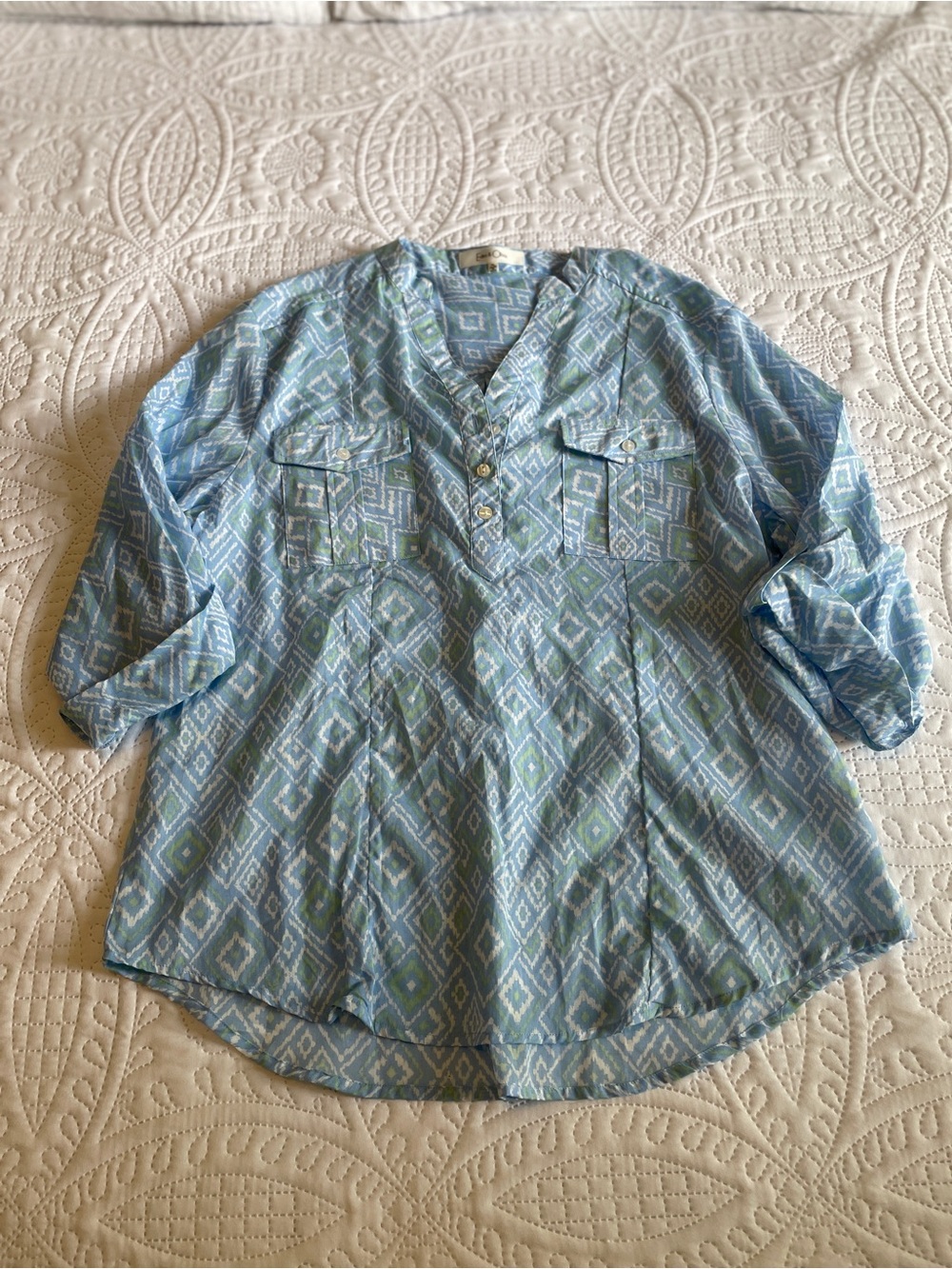 Eden & Olivia Light Blue Geometric V-Neck Tunic with Green Accents - Picture 5 of 14
